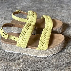 Cat & Jack Lemon Braided Platform Sandals - girls size 1 - great condition